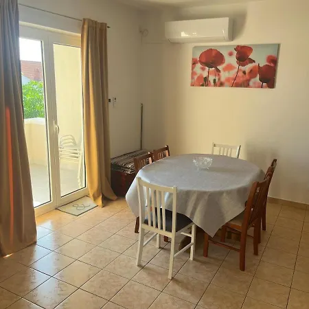 דירה Spacious For 4 People ראב